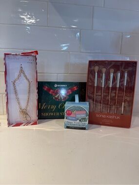 Christmas Bundle NWT 4 Piece Womens Gift Set